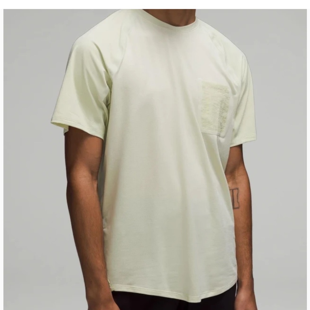 Men's lululemon  ventilated hiking short sleeve color Dewey T-Shirt